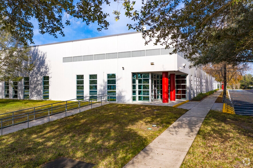 13750 Reptron Blvd, Tampa, FL for lease - Building Photo - Image 2 of 15