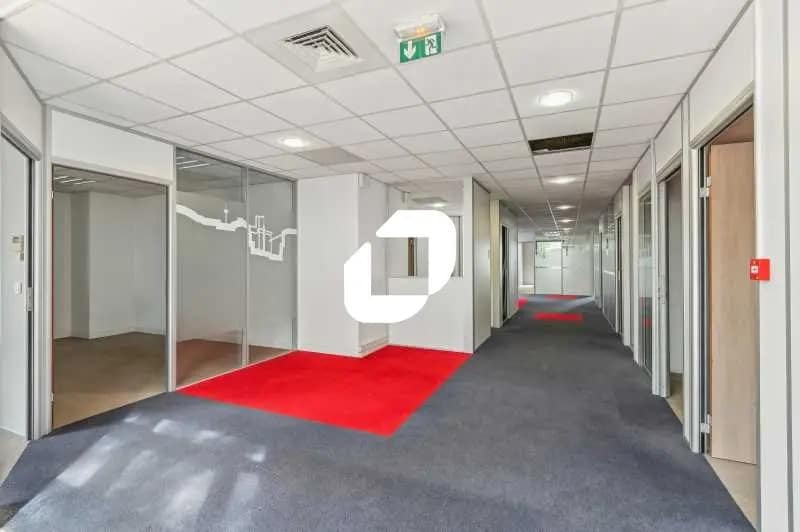 Office in Courbevoie for sale - Building Photo - Image 3 of 14
