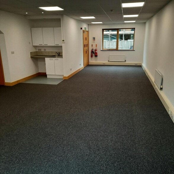 Mary Rd, Guildford for sale - Interior Photo - Image 3 of 8