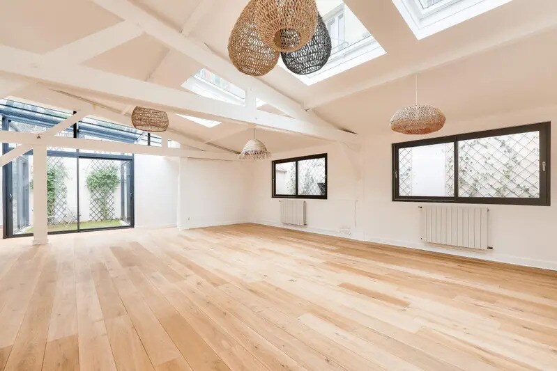 Office in Paris for sale - Interior Photo - Image 1 of 7