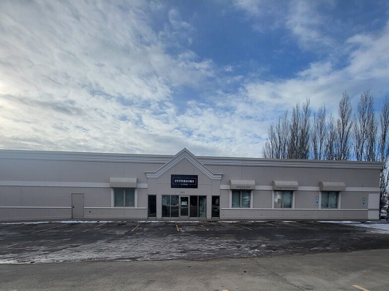 2525 E Rosser Ave, Bismarck, ND for lease - Primary Photo - Image 1 of 8
