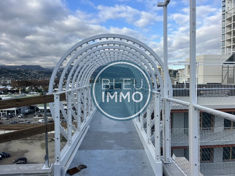 Retail in Nice for lease - Building Photo - Image 3 of 5