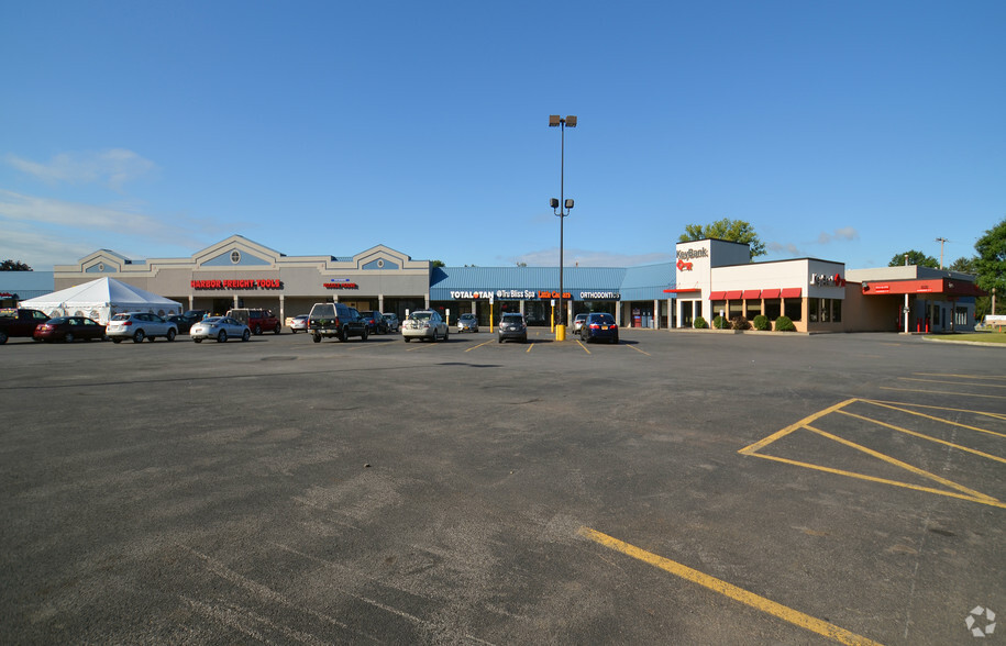 709 N Main St, North Syracuse, NY for sale - Primary Photo - Image 1 of 1