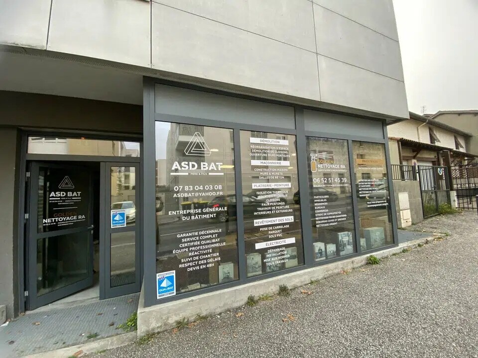 Office in Feyzin for sale Building Photo- Image 1 of 9