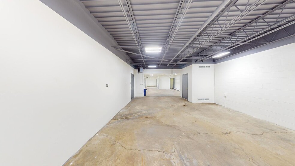 50 E Palatine Rd, Palatine, IL for lease - Building Photo - Image 3 of 21