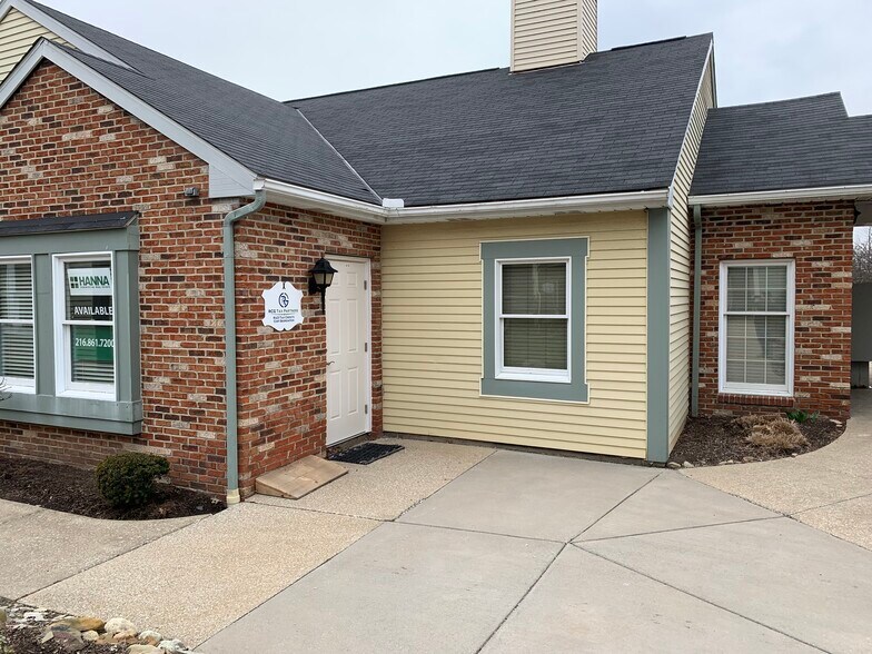 4466 Darrow Rd, Stow, OH 44224