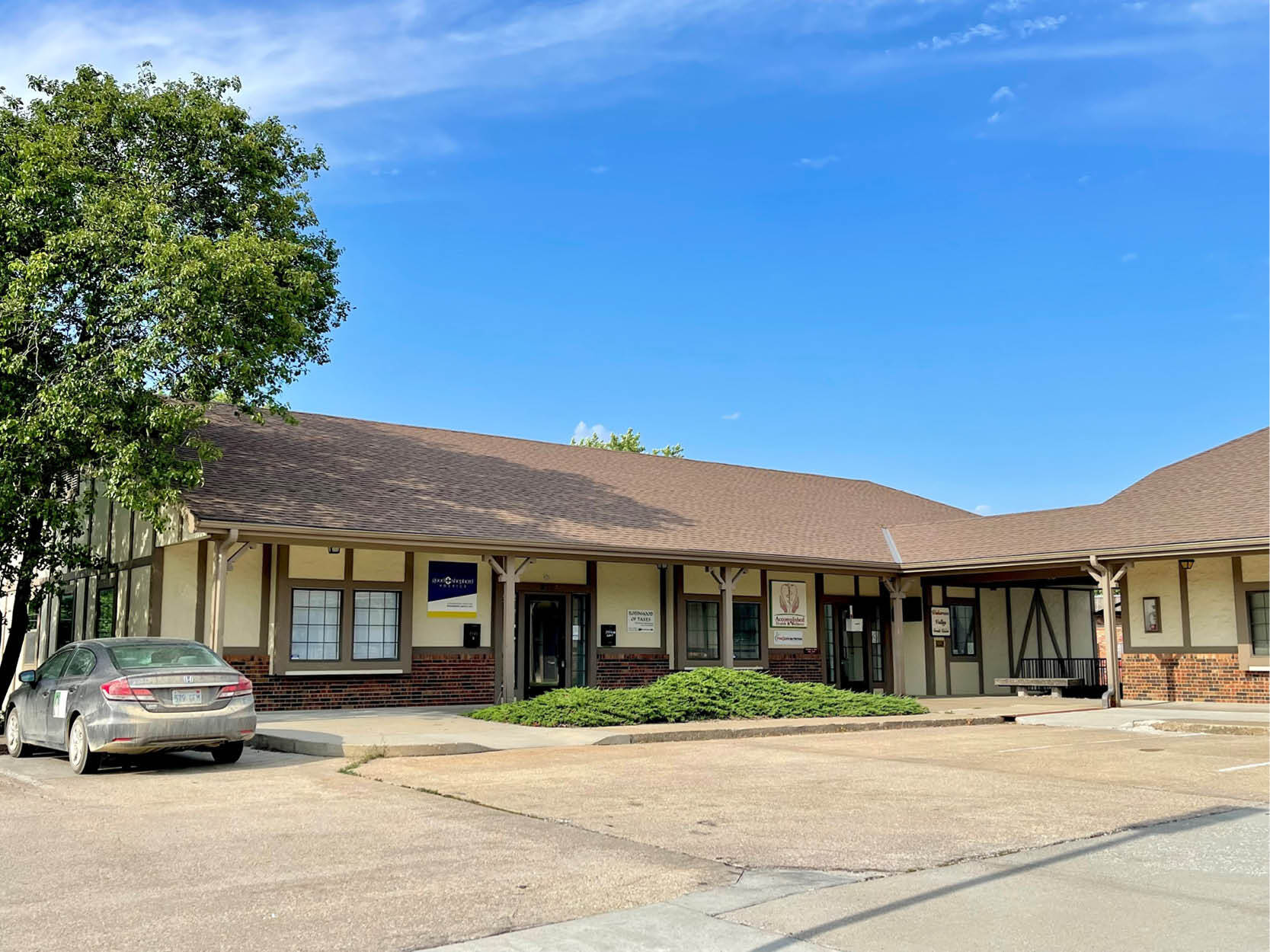 2721 W 6th St, Lawrence, KS for lease Building Photo- Image 1 of 10