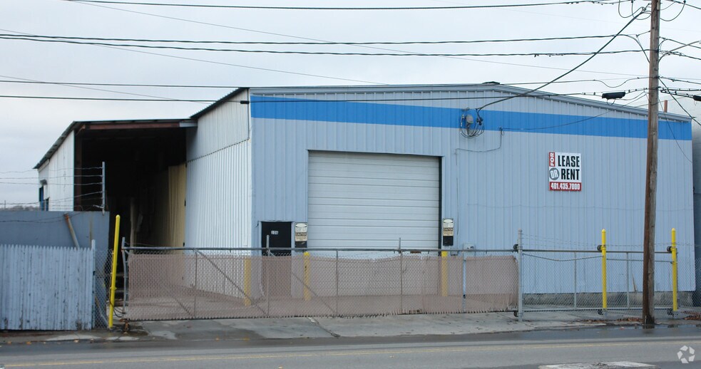 106 Valley St, East Providence, RI for sale - Primary Photo - Image 1 of 1