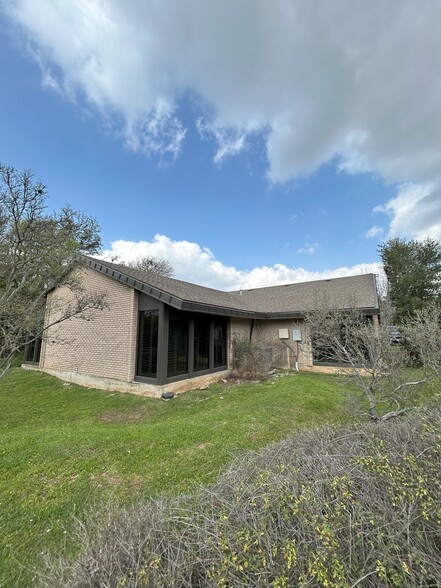 2525 Wallingwood Dr, Austin, TX for lease - Building Photo - Image 2 of 6