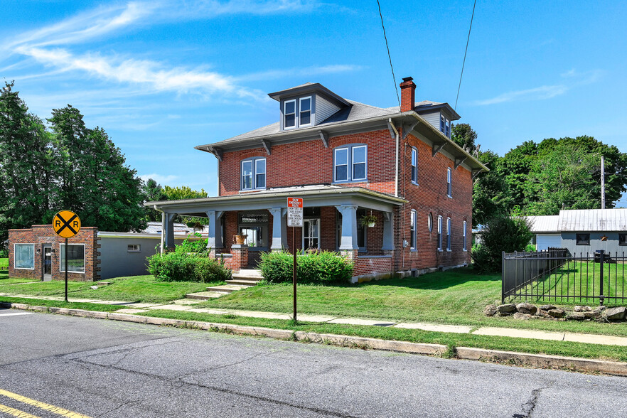 32 N Main St, Topton, PA for sale - Building Photo - Image 2 of 52