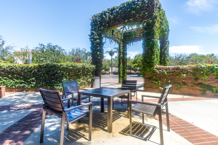 18302 Irvine Blvd, Tustin, CA for lease - Building Photo - Image 3 of 21