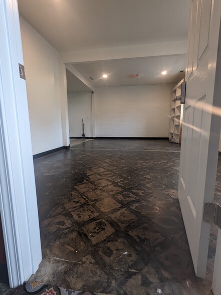 930 S Graham-hopedale Rd, Graham, NC for lease - Building Photo - Image 3 of 9