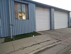 737 W Cleveland St, Milwaukee, WI for lease Building Photo- Image 2 of 9