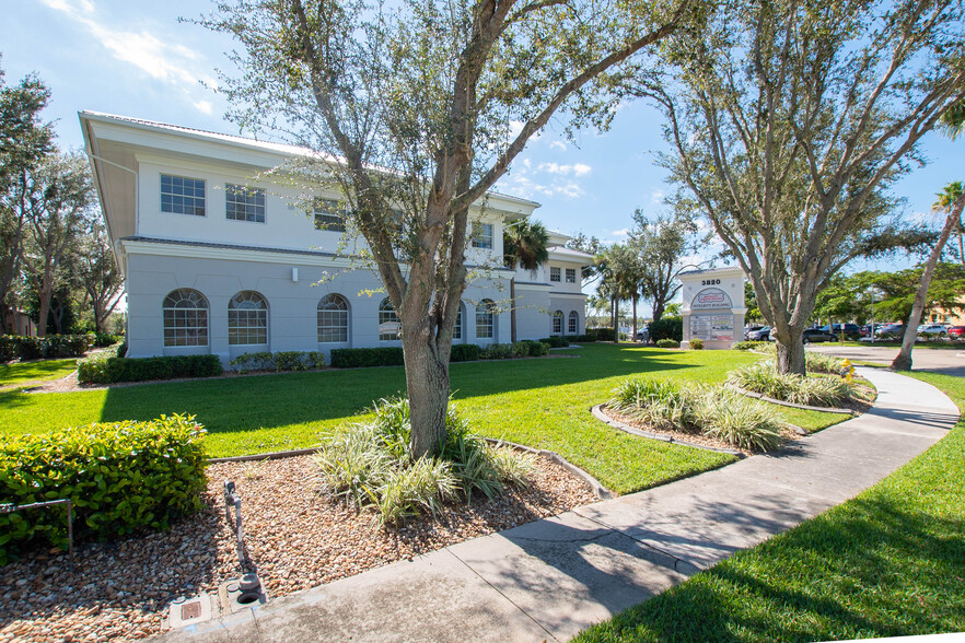 3820 Colonial Blvd, Fort Myers, FL for sale - Building Photo - Image 1 of 1