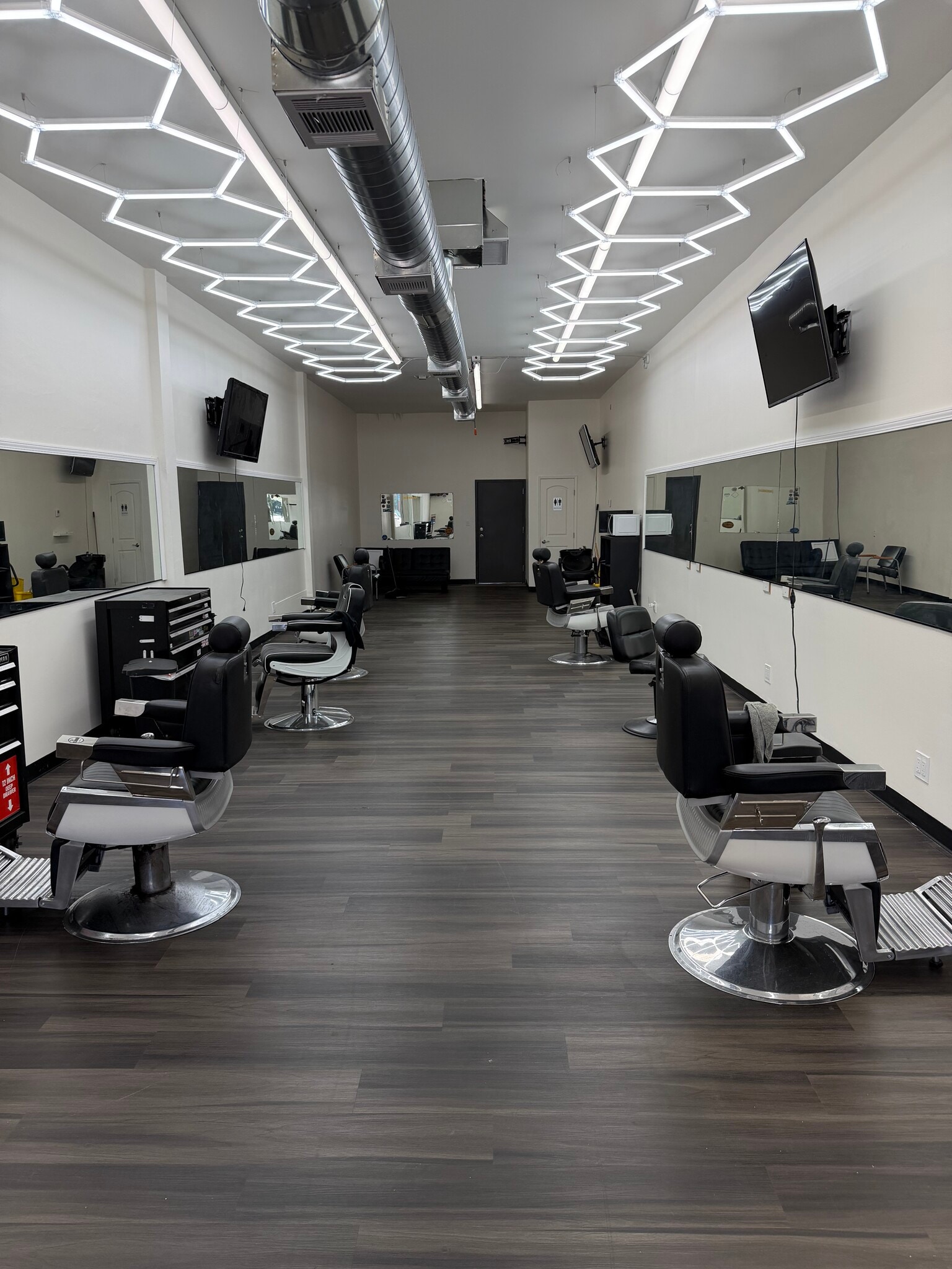 21816-21820 Devonshire St, Chatsworth, CA for lease Interior Photo- Image 1 of 4