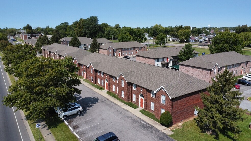 637 E Oak St, Seymour, IN for sale - Building Photo - Image 1 of 1