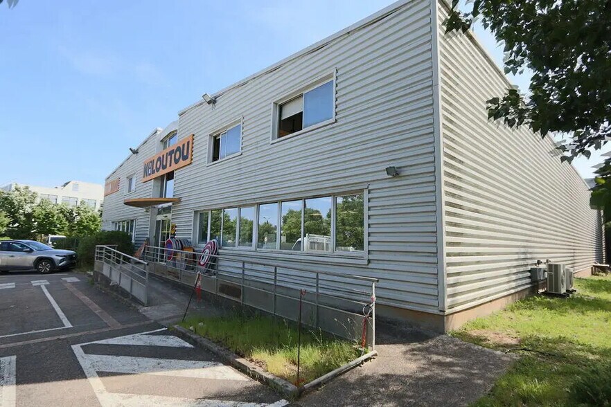 Office in Aix-en-Provence for lease - Building Photo - Image 2 of 31