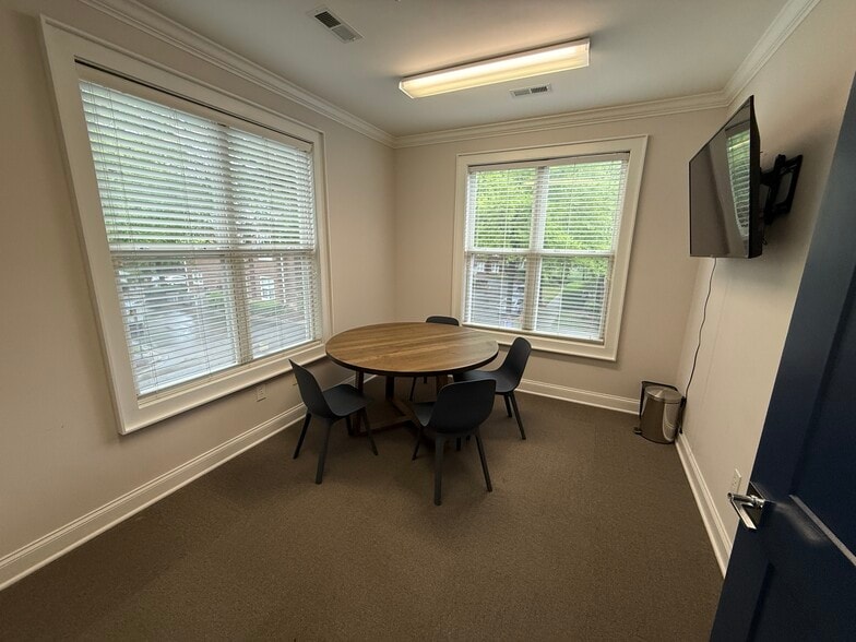 710 Northeast Dr, Davidson, NC for lease - Interior Photo - Image 3 of 14