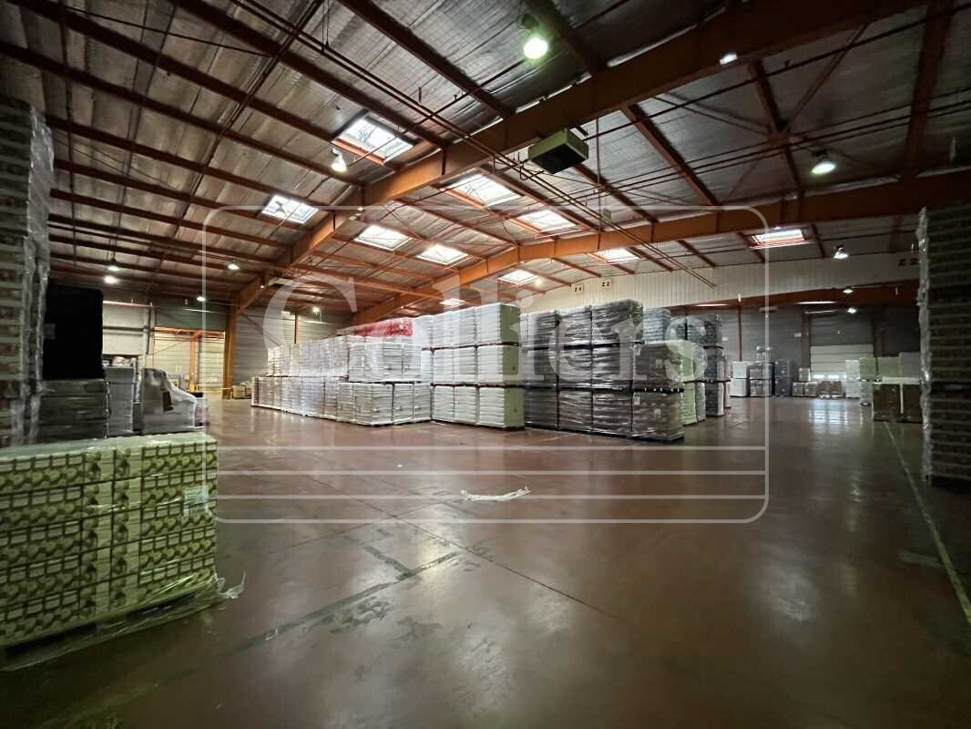 Industrial in Tarascon for lease Building Photo- Image 1 of 8