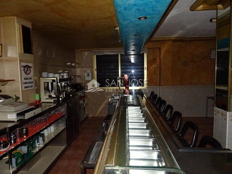 Retail in Aspe for lease - Building Photo - Image 2 of 10