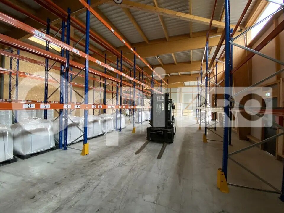 Flex in Pont-Audemer for lease Interior Photo- Image 1 of 11