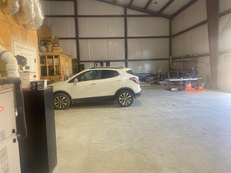 8504 Macarthur Dr, North Little Rock, AR for sale - Interior Photo - Image 3 of 44