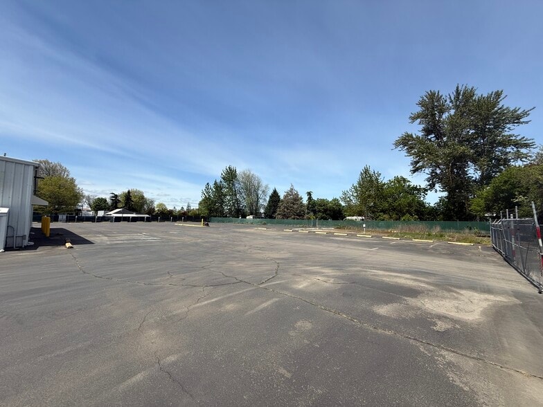 90574 Monya Ln, Eugene, OR for lease - Building Photo - Image 3 of 5