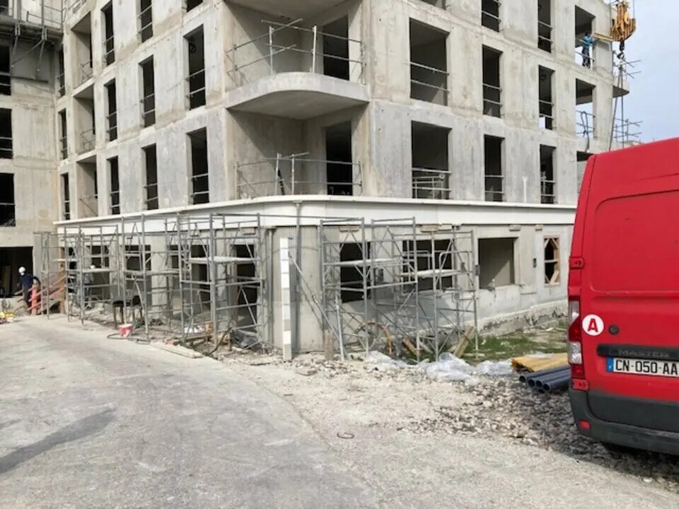 Retail in Noisy-le-Grand for lease Construction Photo- Image 1 of 6