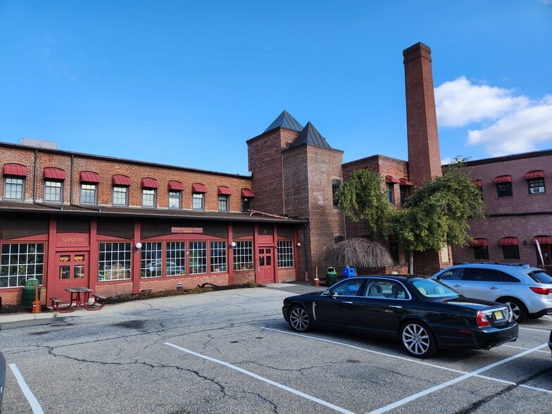 84 Park Ave, Flemington, NJ 08822