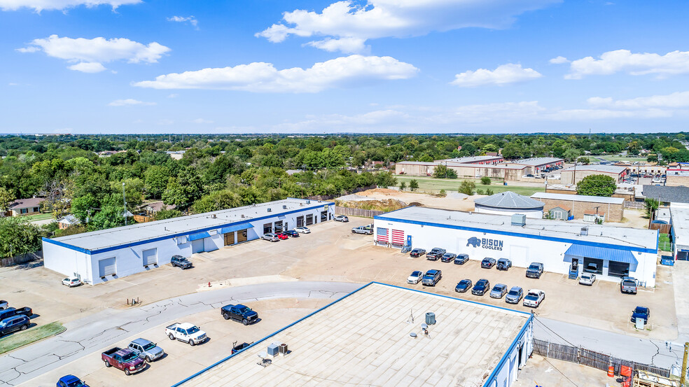 5109 Commercial Dr, North Richland Hills, TX for lease - Building Photo - Image 3 of 5