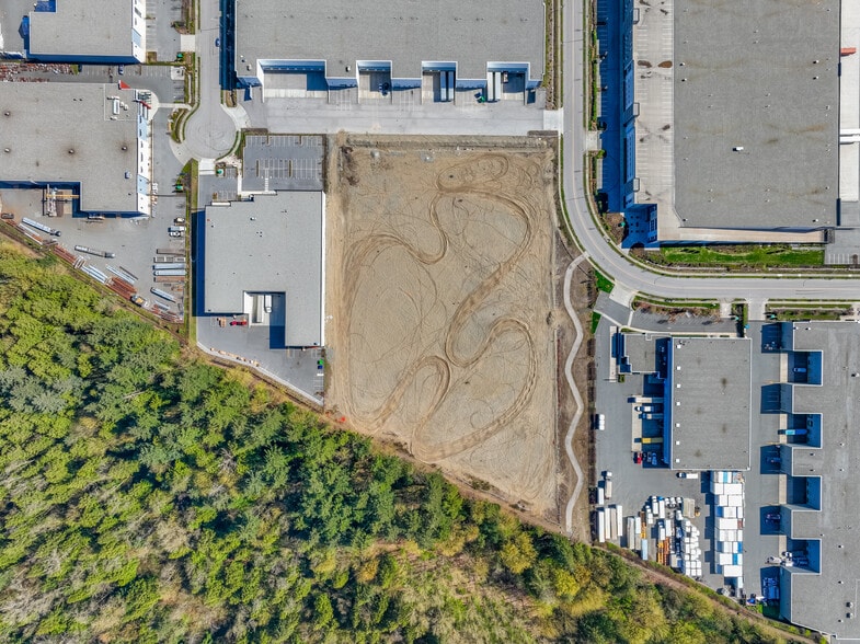 19035 38 Av, Surrey, BC for sale - Primary Photo - Image 2 of 5