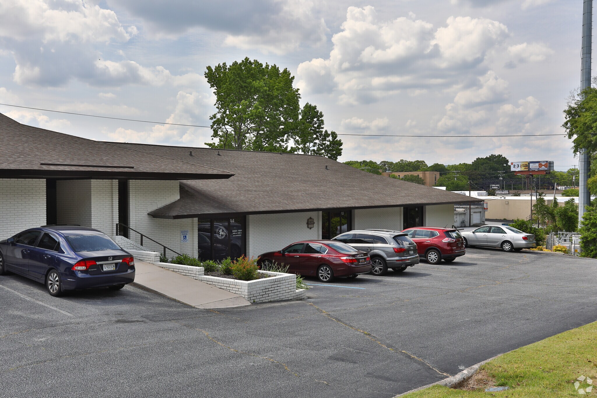 25 Sweetbriar Rd, Greenville, SC 29615 Professional Plaza