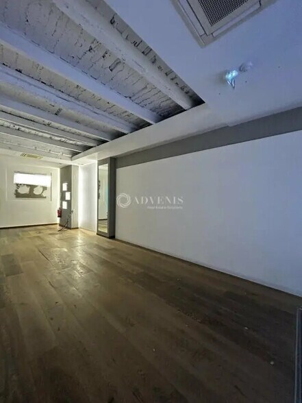 Retail in for lease - Interior Photo - Image 2 of 6