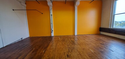 208 S Pulaski St, Baltimore, MD for lease Interior Photo- Image 2 of 4