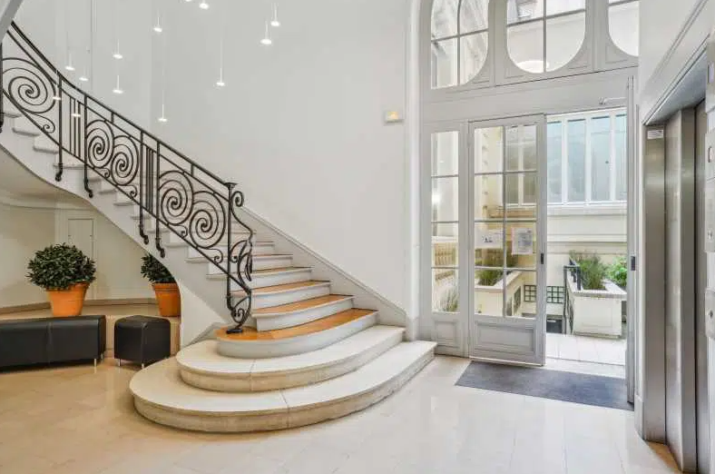 Office in Paris for lease - Lobby - Image 2 of 5