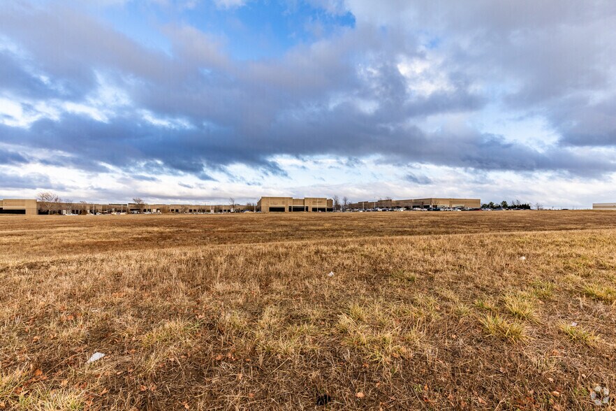16821-16847 College Blvd, Lenexa, KS for lease - Building Photo - Image 2 of 4