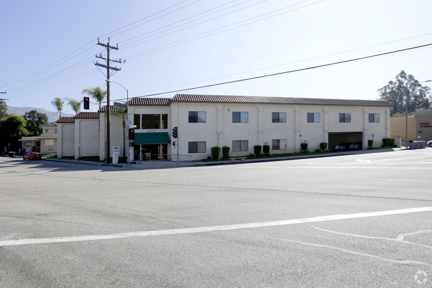 3800 La Crescenta Ave, La Crescenta, CA for lease - Primary Photo - Image 1 of 5