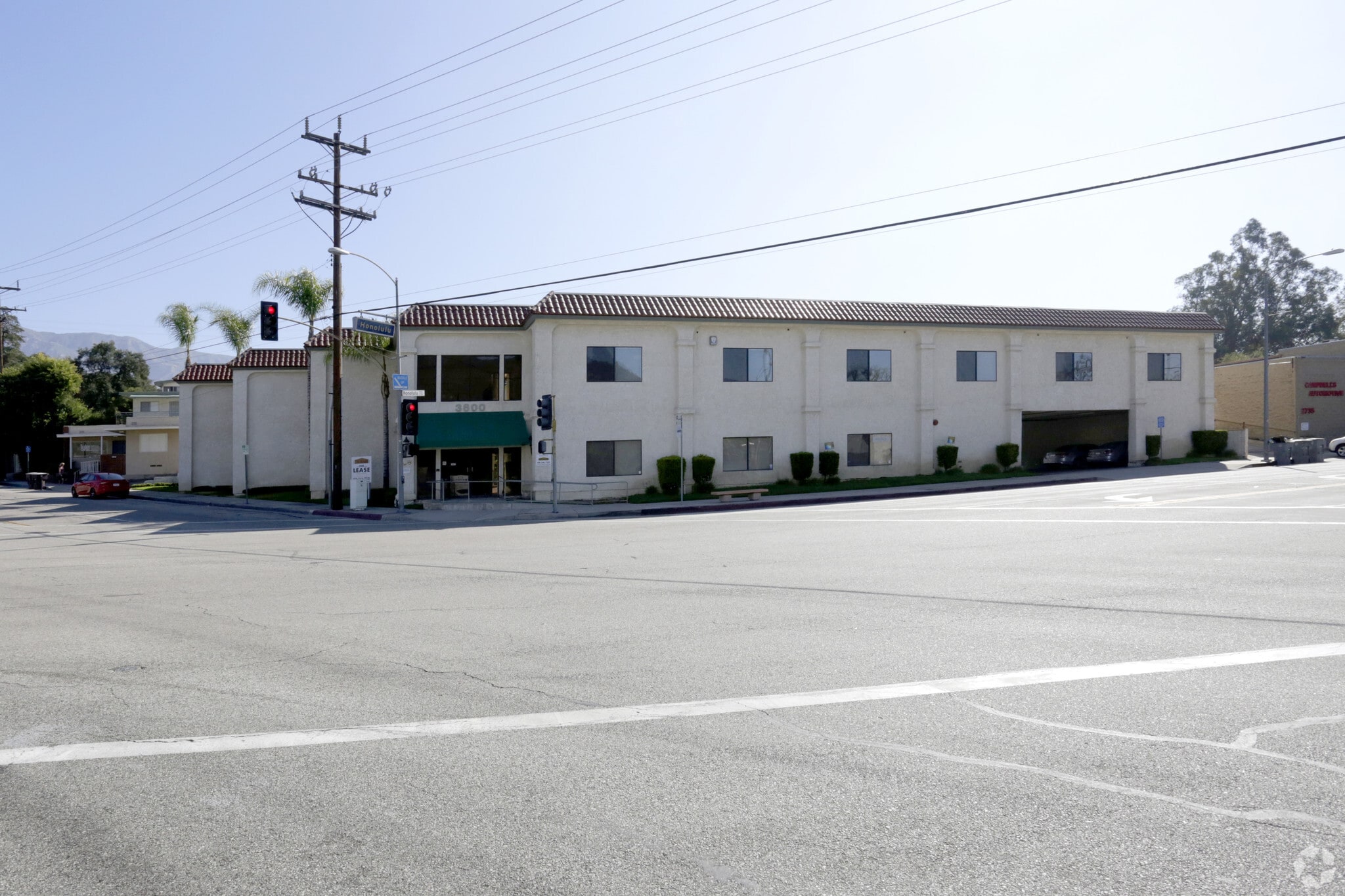 3800 La Crescenta Ave, La Crescenta, CA for lease Primary Photo- Image 1 of 6