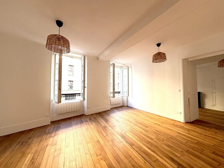 148 Rue Montmartre, Paris for lease - Interior Photo - Image 1 of 5