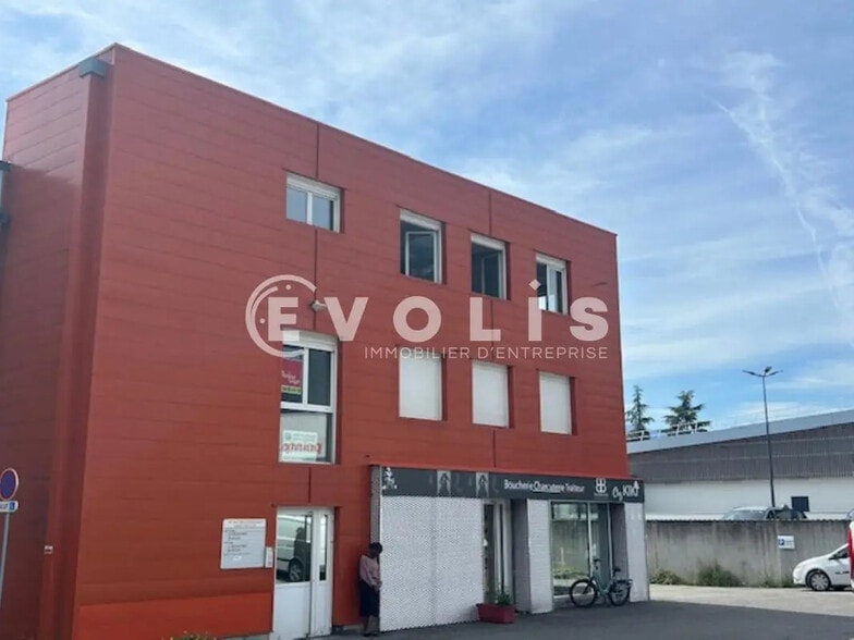 Office in Crolles for lease - Building Photo - Image 1 of 5