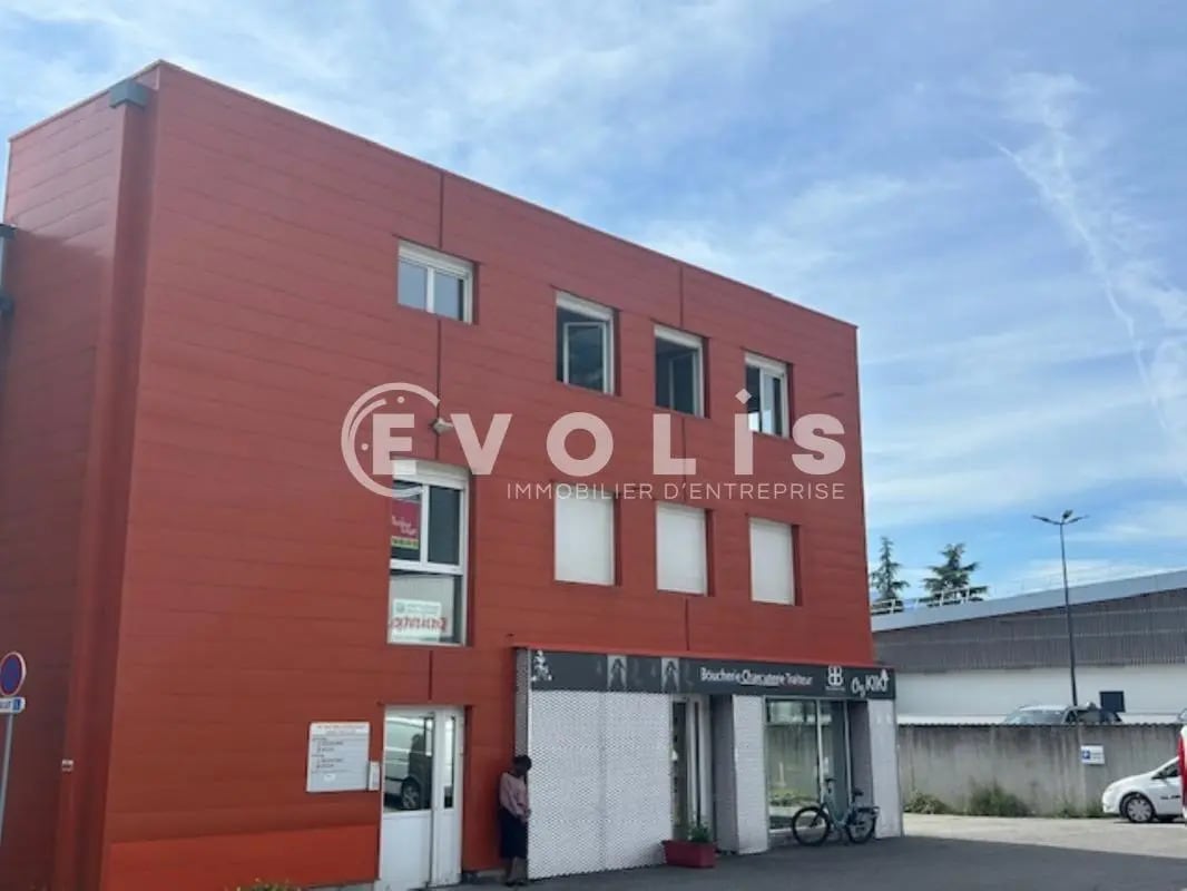 Office in Crolles for lease Building Photo- Image 1 of 6