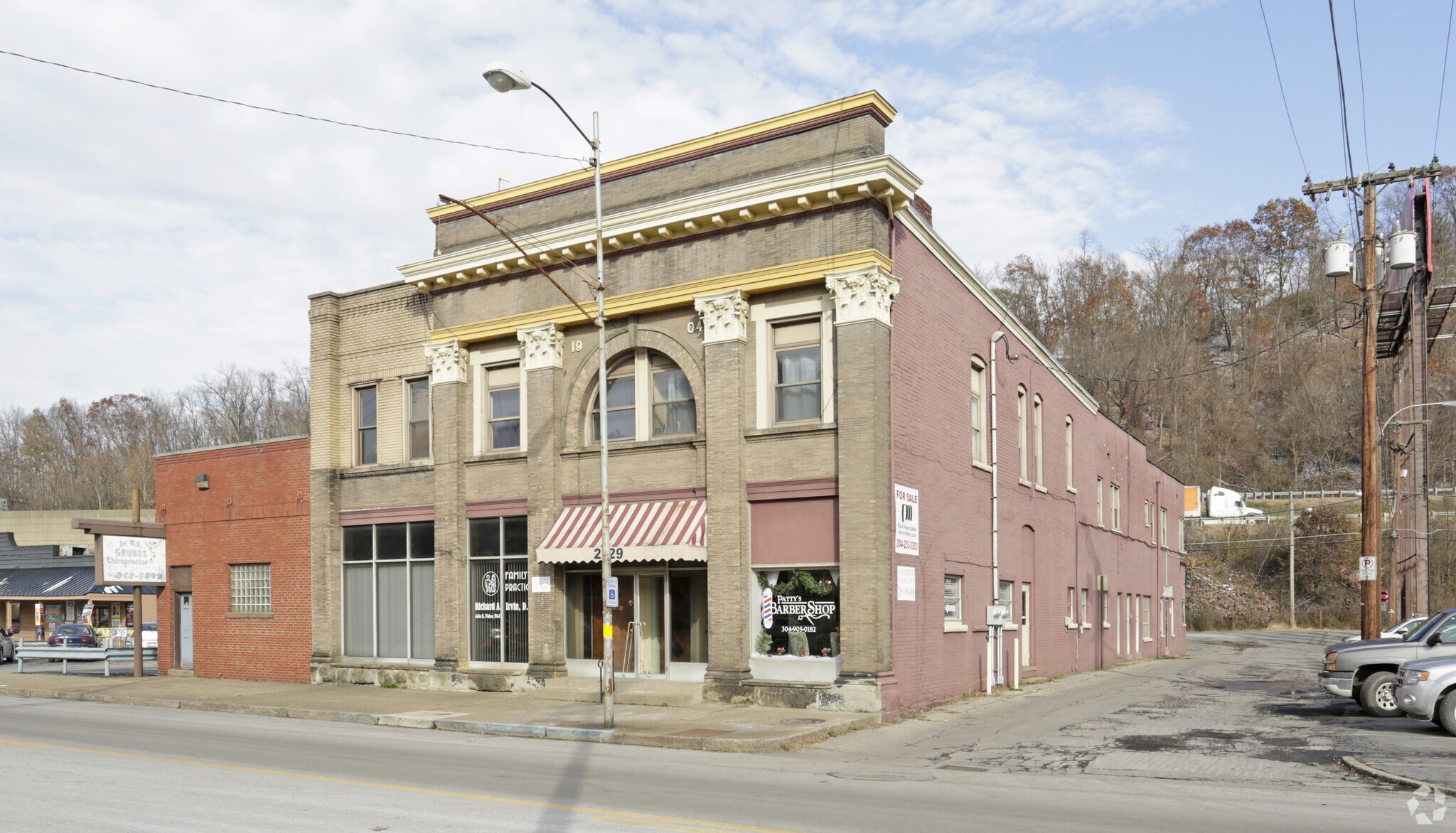 2129 National Rd, Wheeling, WV 26003