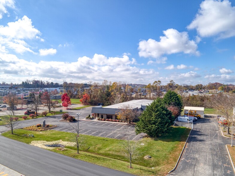 105 Industrial Dr, Christiansburg, VA for lease - Building Photo - Image 1 of 16