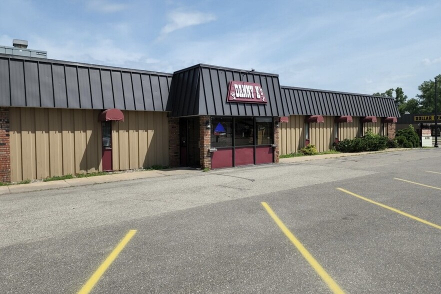 950 W Grand Ave, Wisconsin Rapids, WI for sale - Building Photo - Image 1 of 23