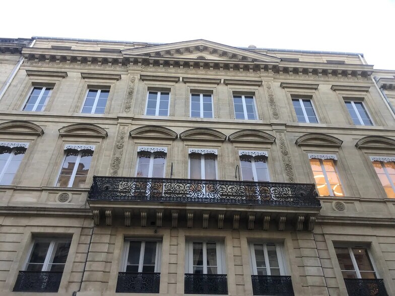 Office in Bordeaux for lease - Building Photo - Image 2 of 9