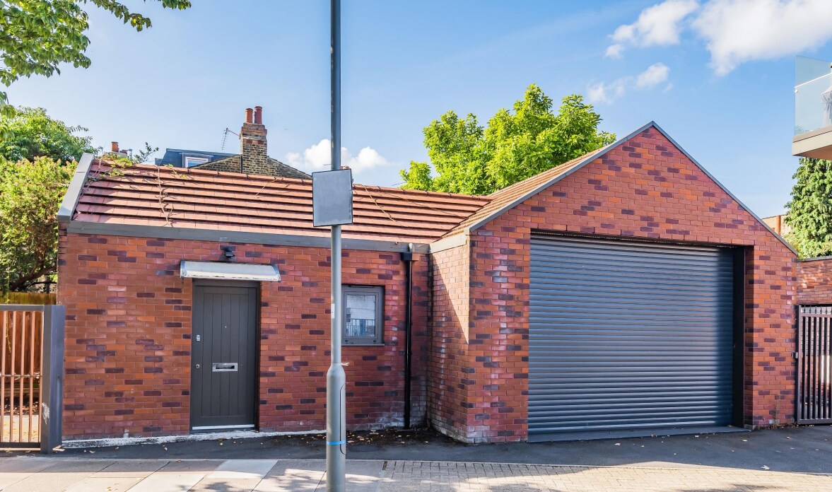 96C Pirbright Rd, London for sale Primary Photo- Image 1 of 1