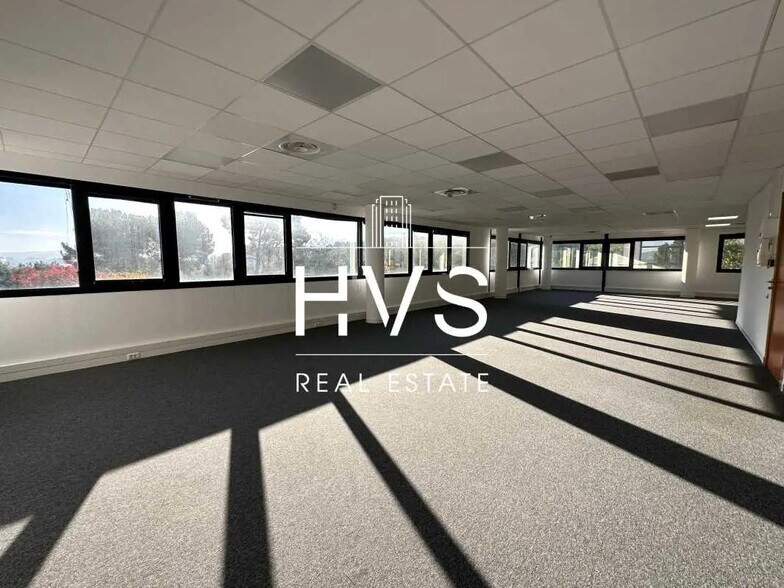 Office in Aix-en-Provence for sale - Interior Photo - Image 2 of 9