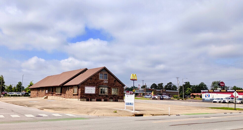 724 S Deaver St, Springdale, AR for sale - Building Photo - Image 1 of 1