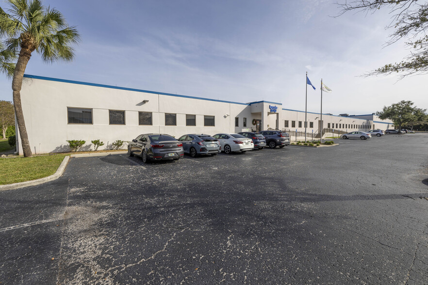 3001 Tech Dr N, Saint Petersburg, FL for lease - Building Photo - Image 2 of 5