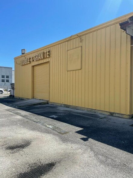 900 Pembroke Rd, Hallandale, FL for lease - Building Photo - Image 2 of 6